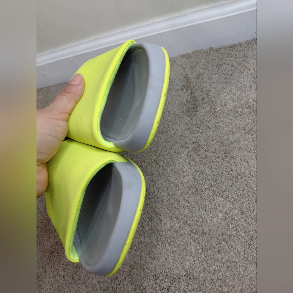 Lululemon Men Size 8 Neon Yellow and Gray Slide Sandals